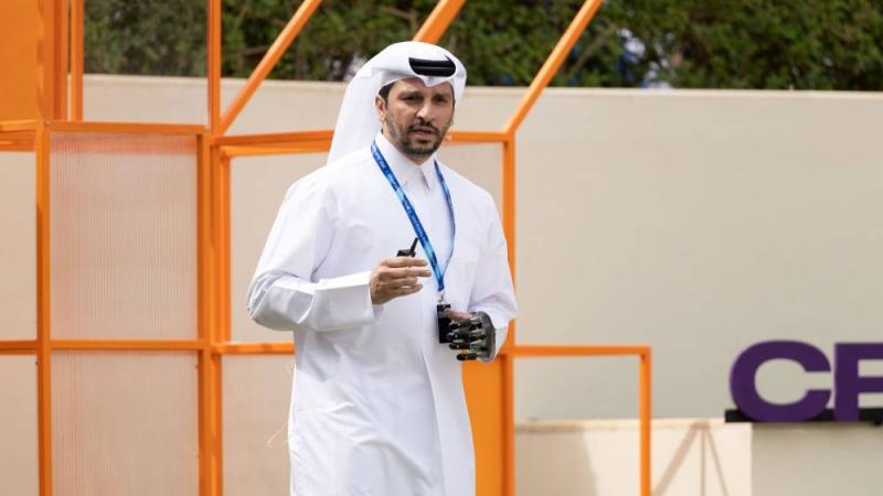 أول عربي يتسلّق «إيفرست» و«لوتسي» يشعل منصّة الإبداع في الشارقة