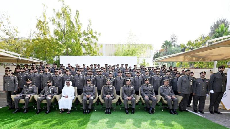 أكاديمية الإمارات للعلوم والتدريب تحتفل بتخريج ضباط دورة القيادات والقيادات المتقدمة