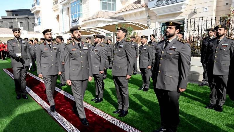 أكاديمية الإمارات للعلوم والتدريب تحتفل بتخريج ضباط دورة القيادات والقيادات المتقدمة