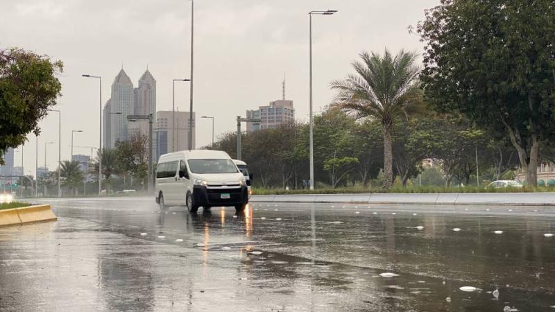 الأمطار في أبوظبي  تصوير: محمد السمّاني