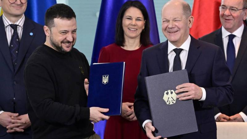 زيلينسكي وشولتس يوقعان اتفاقاً أمنياً لضمان دعم دائم لأوكرانيا