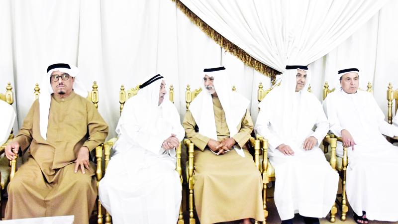 نهيان بن مبارك وضاحي خلفان يعزيان الأسرة