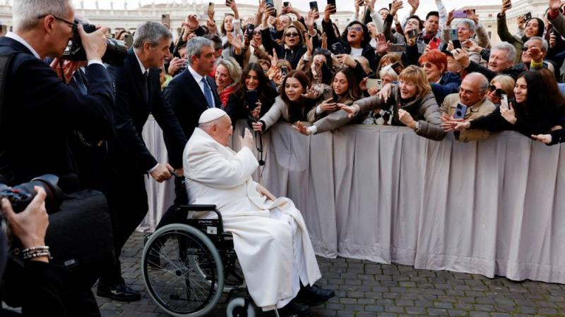 بابا الفاتيكان يختصر حديثه مجدداً في اللقاء الأسبوعي بسبب نزلة برد