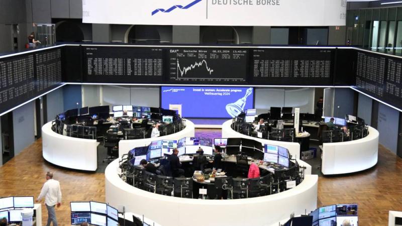 الأسهم الأوروبية تبدأ الأسبوع على انخفاض مع تراجع قطاع التكنولوجيا