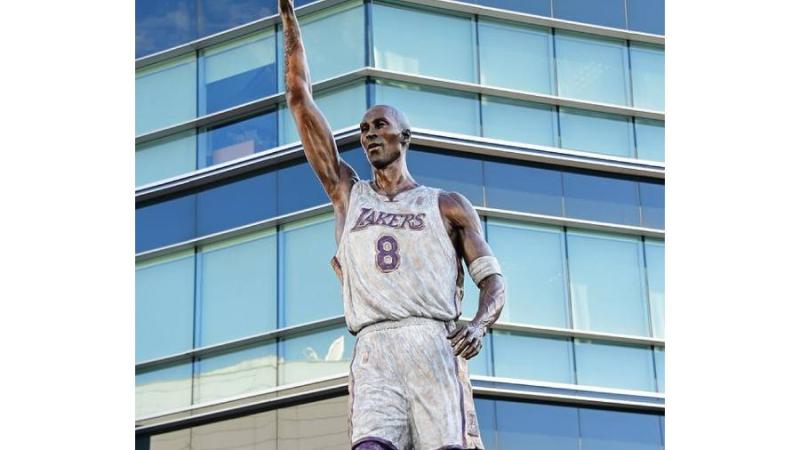 تمثال كوبي براينت يعاني أخطاء إملائية