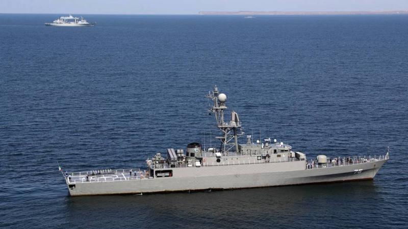 سفينة عسكرية يونانية تطلق النار على مسيرتين في البحر الأحمر