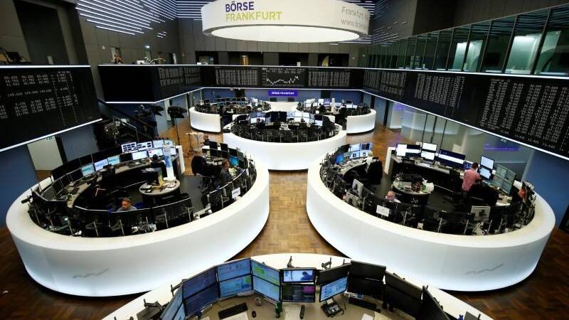 الأسهم الأوروبية تتراجع في أولى جلسات الأسبوع