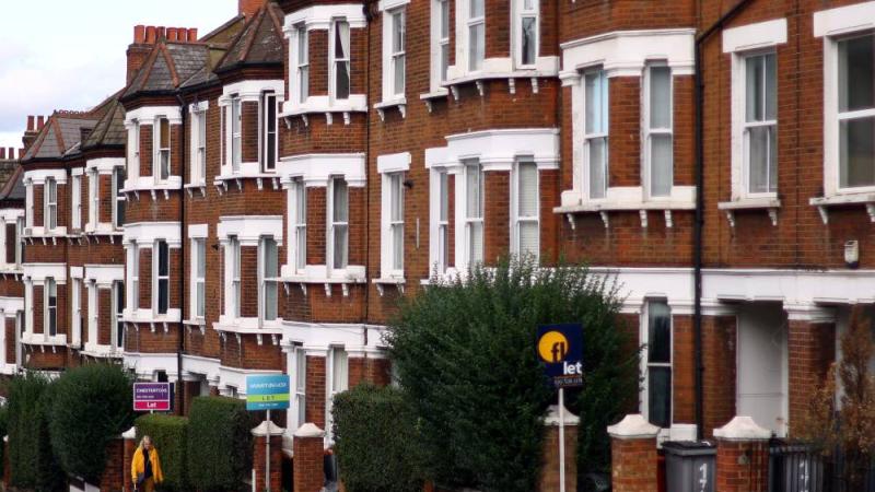 أسعار المنازل في بريطانيا تنخفض للمرة الأولى منذ ستة شهور