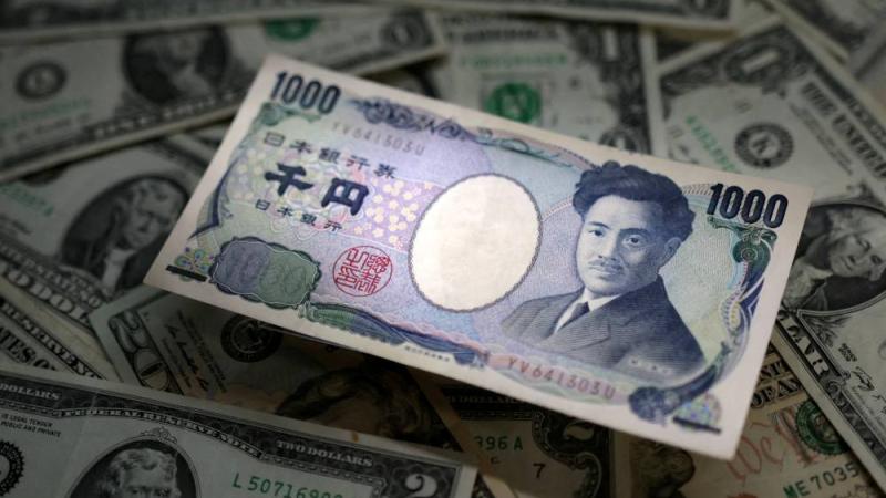 أوراق النقدية بالين الياباني والدولار الأمريكي