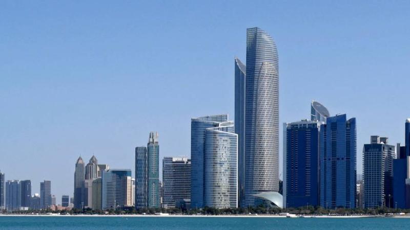 الإمارات الأولى عربياً في مؤشر «فيتش» المركب للمخاطر خلال 2023