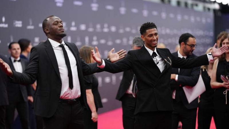 بيلينغهام يحتفل بجائزة لوريوس مع بولت