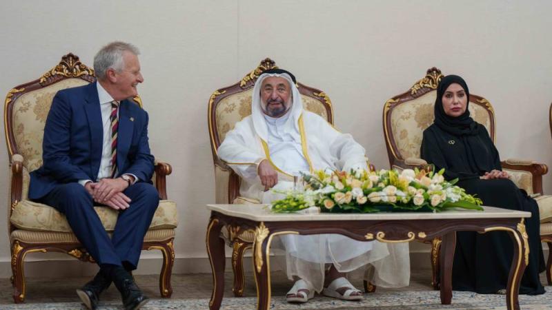 سلطان يوقع اتفاقية تعاون مع «الجامعة الملكية للزراعة» في المملكة المتحدة