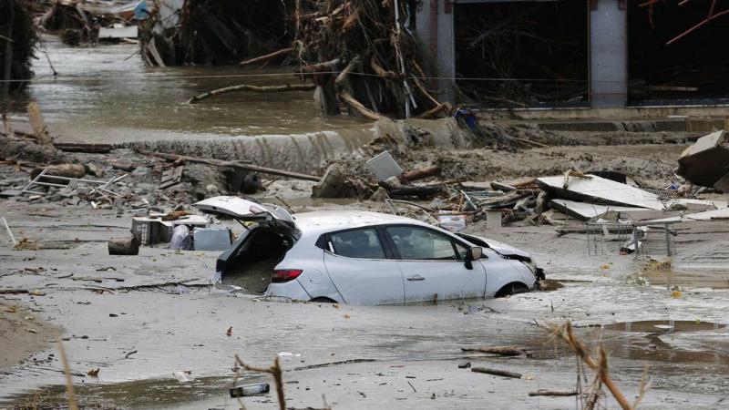 فيضانات شديدة تغرق شوارع ومحال تجارية في أنقرة