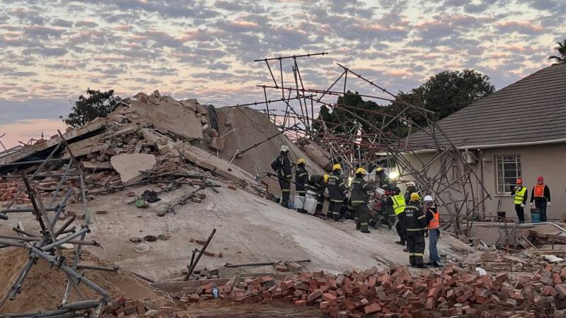 جنوب إفريقيا.. 4 قتلى و51 عالقاً تحت الأنقاض بانهيار مبنى