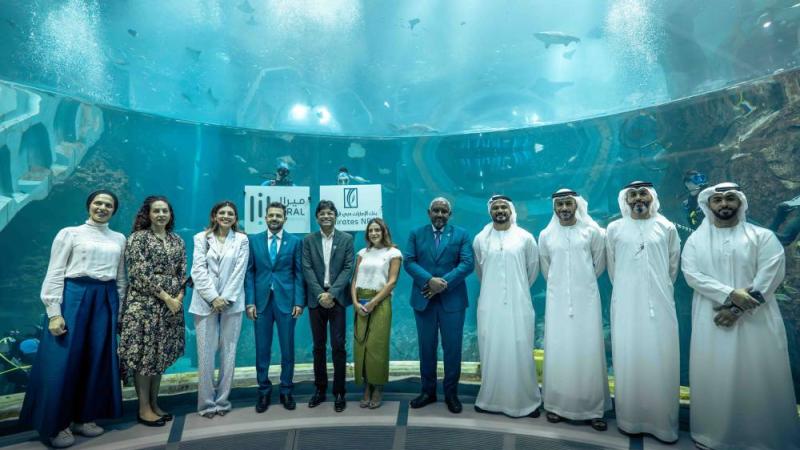 شراكة استراتيجية بين «الإمارات دبي الوطني» و«ميرال»
