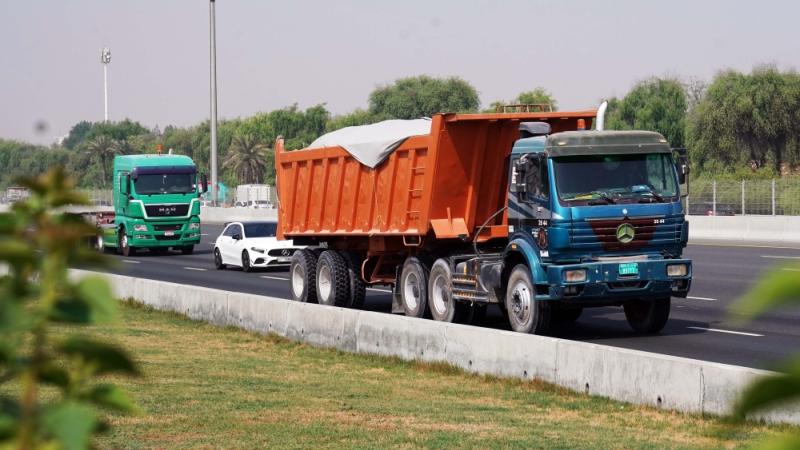 «طرق دبي» تكشف تفاصيل إستراتيجية النقل التجاري واللوجستي البري 2030
