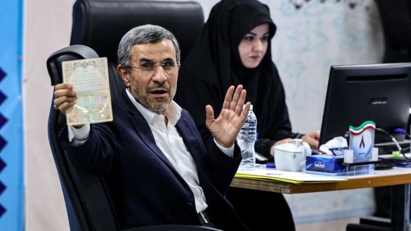 أحمدي نجاد يترشح للانتخابات الرئاسية في إيران