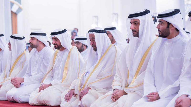 سلطان يؤدي صلاة عيد الأضحى المبارك في مسجد الشارقة