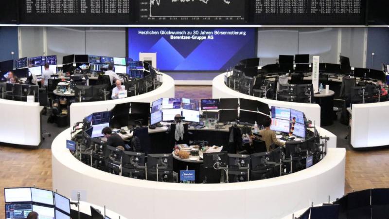أسهم أوروبا عند أعلى مستوى في أكثر من أسبوع بدفعة من انتخابات بريطانيا