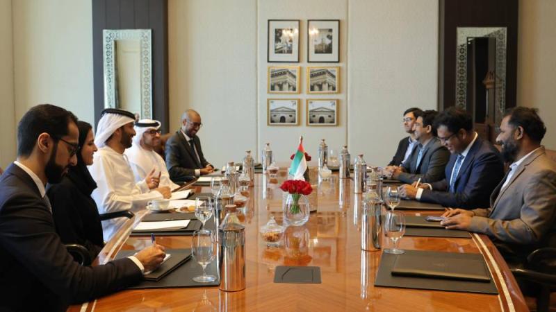 بن طوق يبحث التعاون مع رئيس وزراء ولاية تاميل نادو الهندية