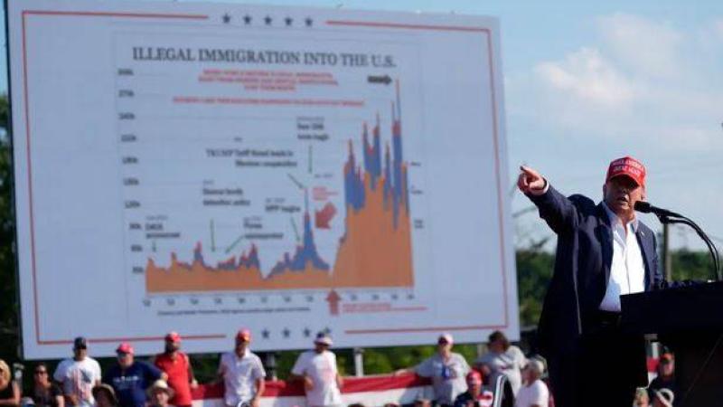 ترامب يتفاخر بـ«العبقرية الخجولة» التي أنقذت حياته