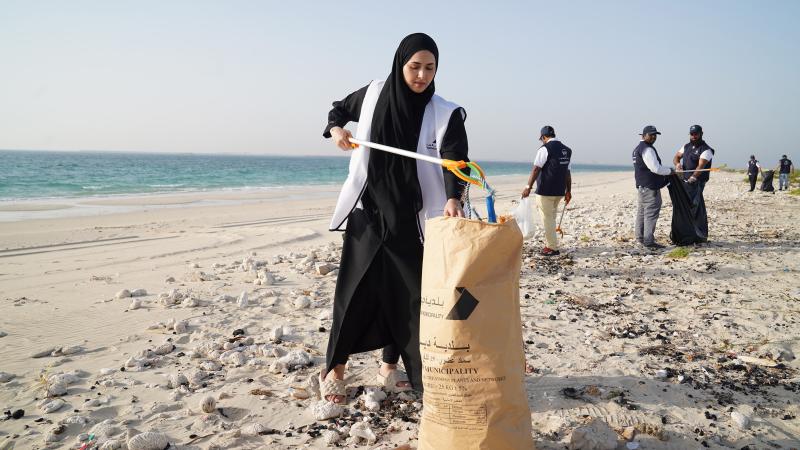 بلدية دبي تنفذ 120 فعالية تطوعية لتعزيز النظافة في النصف الأول من 2024
