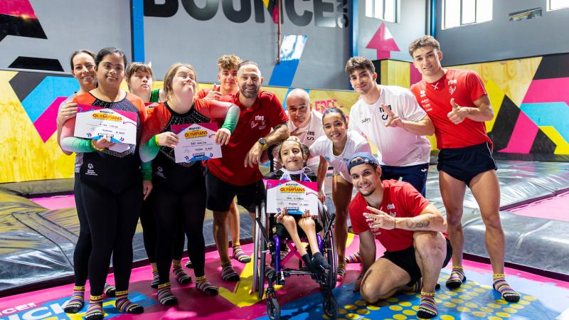 جلسة تدريبية للأولمبياد الخاص الإماراتي ومنتخب إسبانيا للجمباز