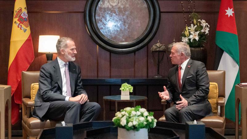 عبد الله الثاني خلال مباحثاته مع ملك إسبانيا