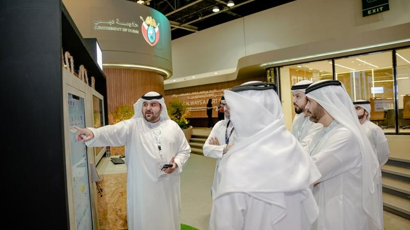 «الموارد البشرية» تعرّف الزوار بتطبيق «مهامي»