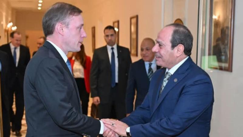 السيسي يبحث مع مسؤولين أمريكيين الهدنة في غزة وإطلاق سراح الرهائن