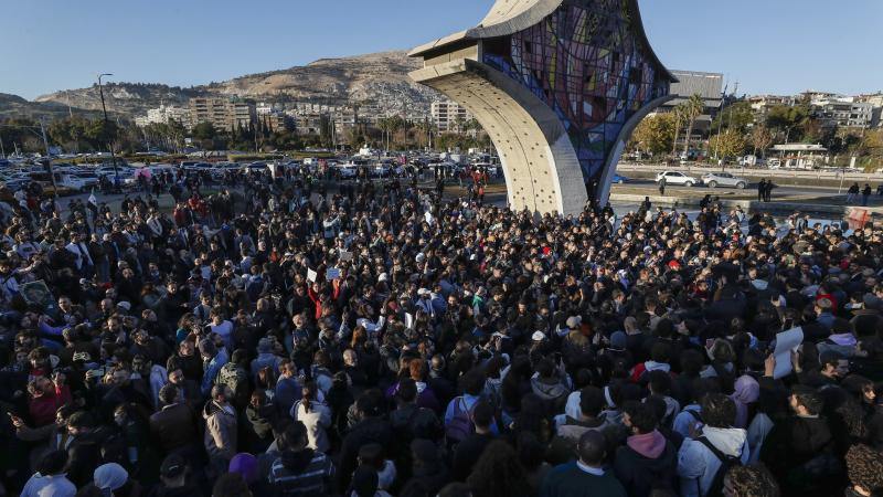 تظاهرة في ساحة الأمويين بدمشق للمطالبة بسوريا «حرة ومدنية»
