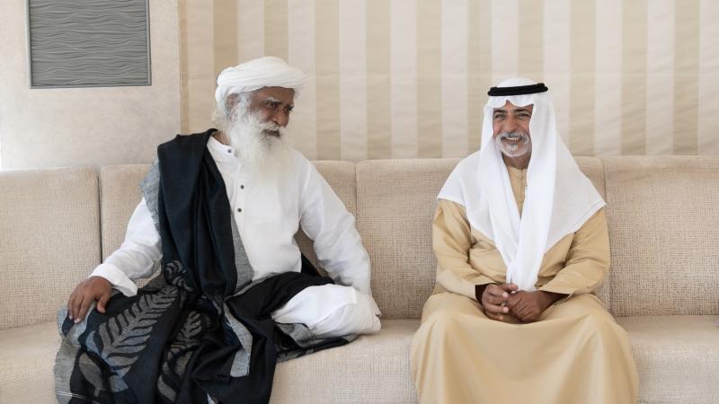 نهيان بن مبارك خلال استقباله سادغورو