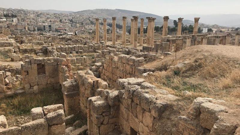 قواعد جسر تاريخي في «جرش» الأردنية