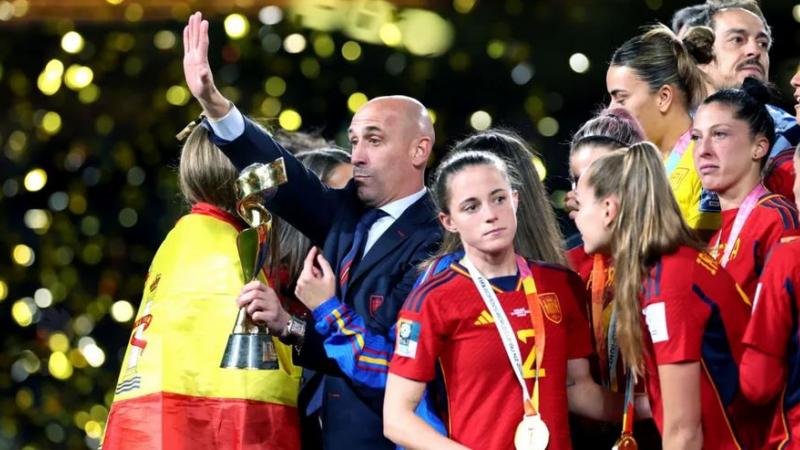 بدء محاكمة روبياليس.. ونجمة المنتخب الإسباني تدلي بشهادتها