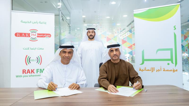 مؤسسة «أجر» و«إذاعة رأس الخيمة» تتعاونان لإطلاق برنامج إنساني