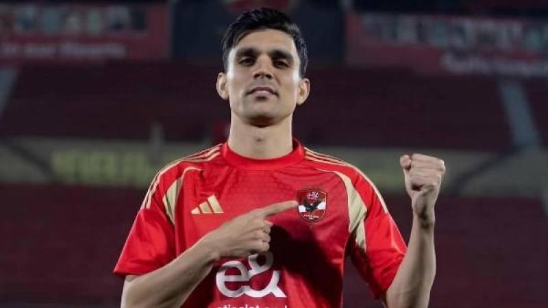 أشرف بن شرقي لاعب الأهلي الجديد (أرشيفية)