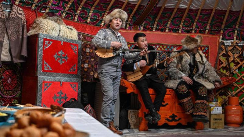مهرجان تراثي في منغوليا يتحدى الصقيع