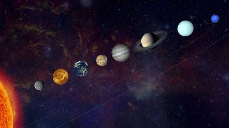 عشاق الفلك على موعد مع «موكب الكواكب» الليلة