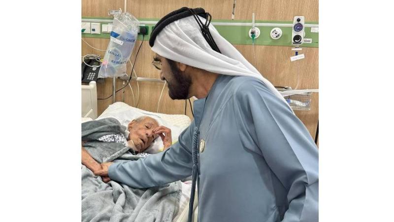 محمد بن راشد يزور محمد عبدالله بالعبيده السويدي في المستشفى للاطمئنان على صحته