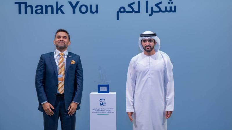حمدان بن محمد يكرم مجموعة من المساهمين والشركاء في حملة «وقف الأب»