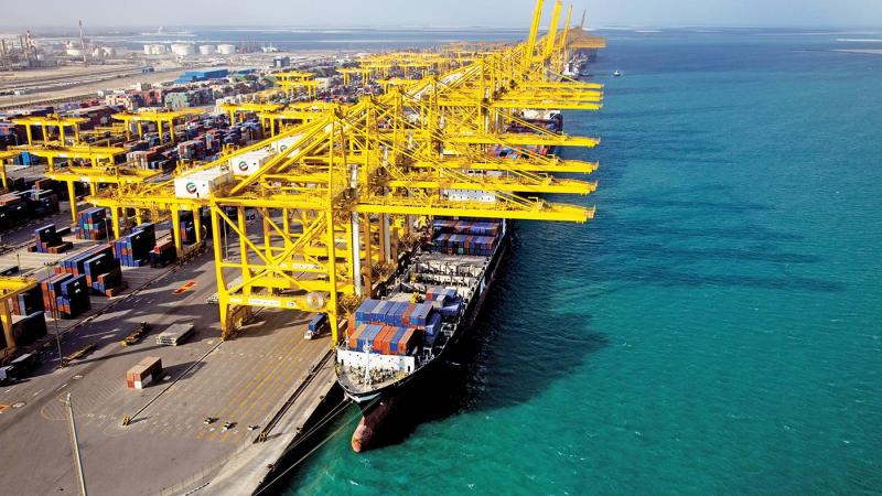 موانئ دبي العالمية و«ريلاينس إندستريز» الهندية تتعاونان لتعزيز الخدمات اللوجستية عبر السكك الحديدية