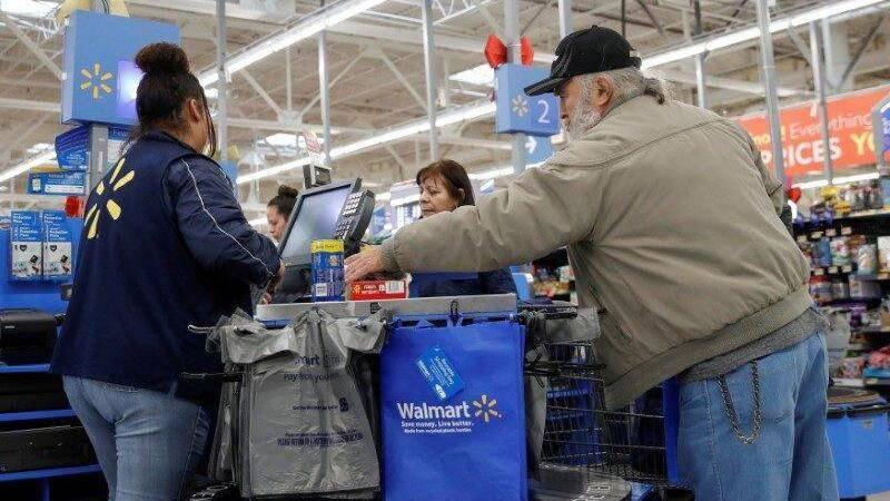 ثقة المستهلكين الأمريكيين تتراجع للشهر الرابع على التوالي