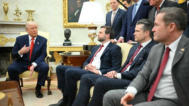 تعليق جديد من البيت الأبيض على واقعة رسائل ضربات الحوثيين