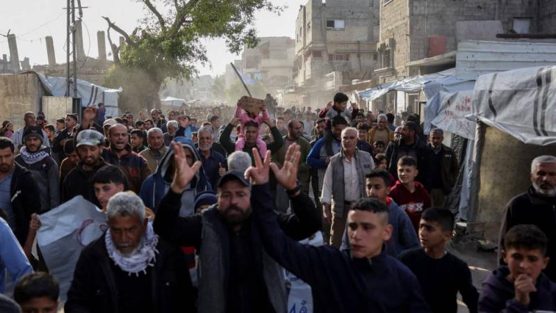 تظاهر مئات الفلسطينيين في بيت لاهيا بغزة : «حماس برا برا»