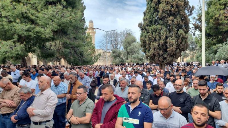 75 ألفاً يصلون الجمعة الأخيرة من رمضان في المسجد الأقصى