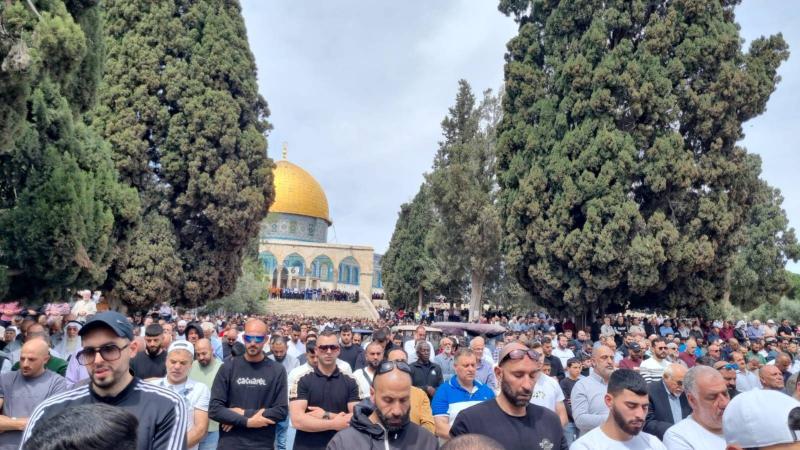 75 ألفاً يصلون الجمعة الأخيرة من رمضان في المسجد الأقصى