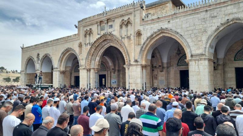 75 ألفاً يصلون الجمعة الأخيرة من رمضان في المسجد الأقصى