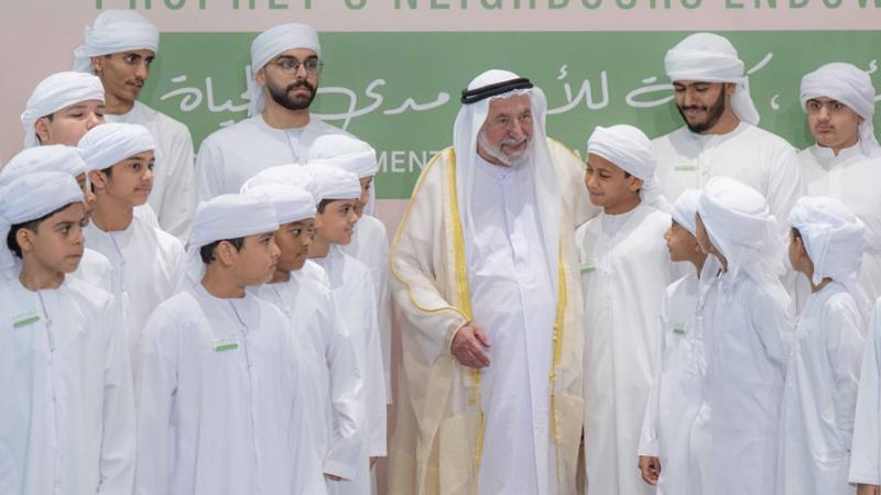  سلطان متوسطاً عدداً من الأيتام 