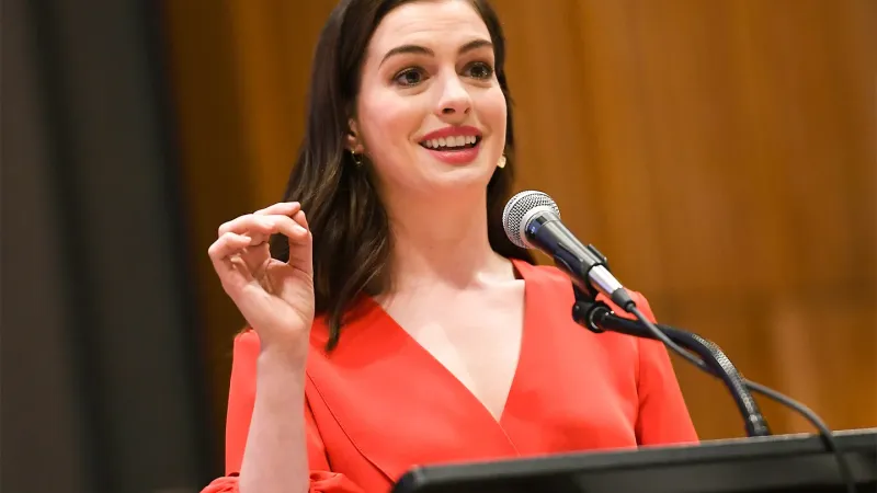 خلال 50 ثانية.. ممثلة أمريكية تستفز جماهير ريال مدريد