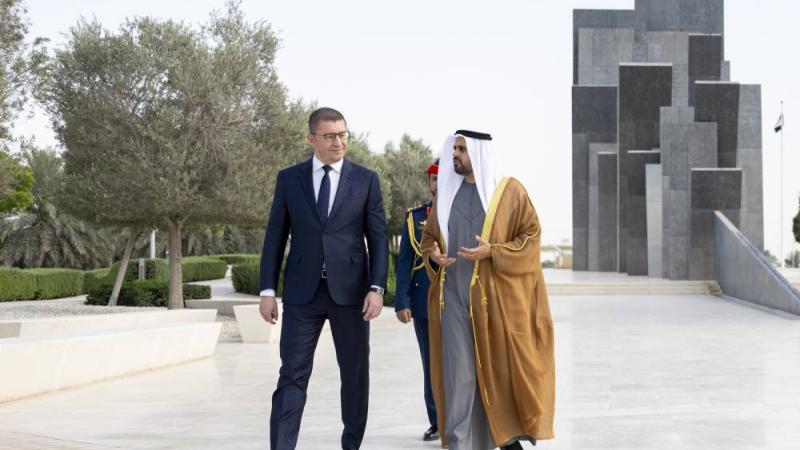 ذياب بن محمد يستقبل رئيس وزراء مقدونيا الشمالية في «واحة الكرامة»
